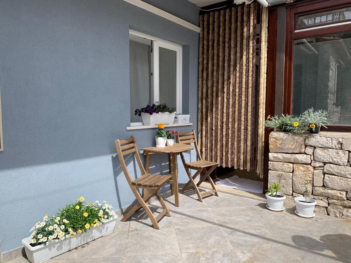 Ferienwohnung Stonehouse Vis Exterior foto